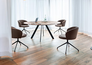 005_Girsberger_Barra_Tisch.JPG